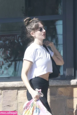 Alison Brie [ alison-brie ] - What’s the consensus … do you like being called daddy?😏