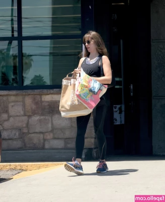 Alison Brie [ alison-brie ] - Ass getting fatter ok