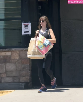 Alison Brie [ alison-brie ] - Guys please stop sending me unsolicited lewds. It really shouldn't