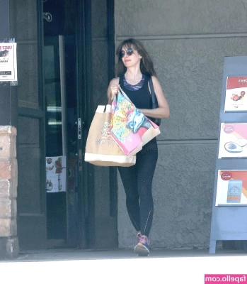 Alison Brie [ alison-brie ] - The last video was not the video that was supposed to upload   Ooops