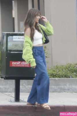 Alison Brie [ alison-brie ] - Lots of stuff incoming 👀👀 puppy decided to put on his panties