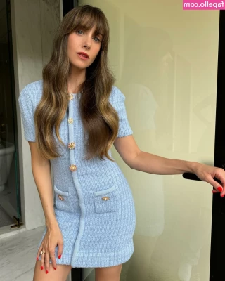 Alison Brie [ alison-brie ] - Got a new toy I am going to try tonight