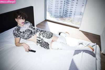 Alison Brie [ alison-brie ] - I m lucky I don t have a boyfriend so i got all the time to talk to