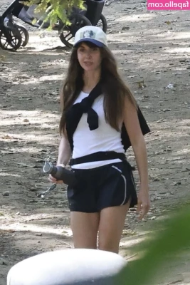 Alison Brie [ alison-brie ] - fun in the sun ☀️ 💓