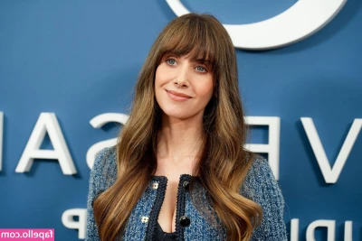 Alison Brie [ alison-brie ] - Love my smile and hot booty baby 😍🔥 I can be more than be just