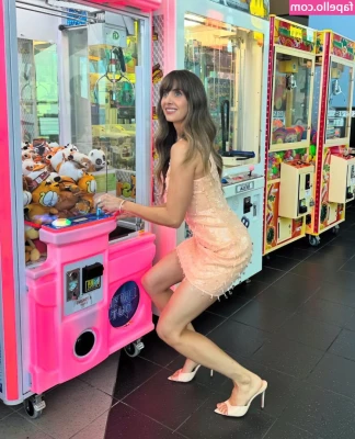 Alison Brie [ alison-brie ] - Have a nice day