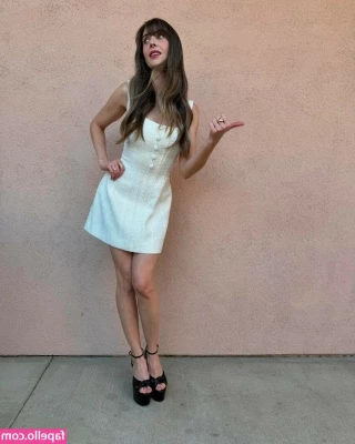 Alison Brie [ alison-brie ] - 💦Milkin my girl dick for daddy.💦  - Includes: Lips, Spread ass