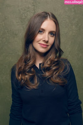 Alison Brie [ alison-brie ] - Fiesta then Siesta! 🥳 Wishing you the happiest New Year! ✨😘