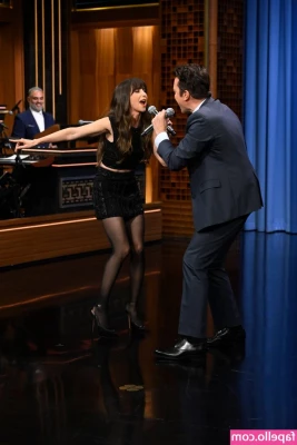 Alison Brie [ alison-brie ] - Maintain eye contact with me ;)