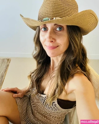Alison Brie [ alison-brie ] - hi hi