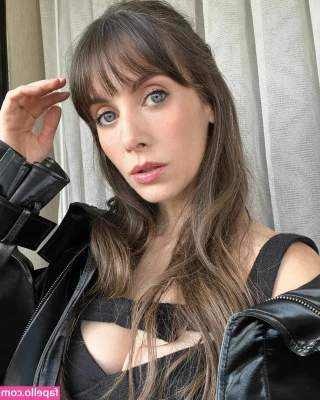 Alison Brie [ alison-brie ] - New view , nice rack 🥰
