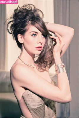Alison Brie [ alison-brie ] - Strip tease and some pussy  amp  ass spreading   cum where you like part 1