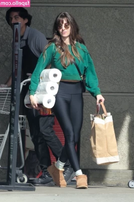 Alison Brie [ alison-brie ] - Lace
