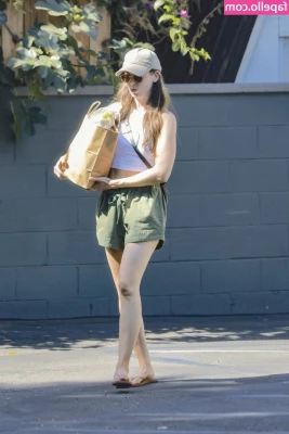 Alison Brie [ alison-brie ] - Sometimes I like a hand around my throat  it s a vulnerable feeling 
