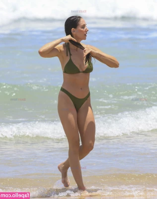 Alison Brie [ alison-brie ] - Need another beach day♥️ 🥰 What's your favorite beach to go