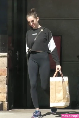 Alison Brie [ alison-brie ] - come here babe and fuck me so hard that everyone hears my moans of