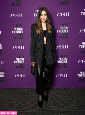 Alison Brie [ alison-brie ] - My tits escaped  come see how they jump