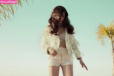 Alison Brie [ alison-brie ] - Time to get the sunnies out straya