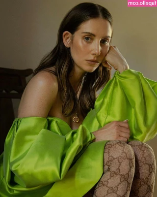 Alison Brie [ alison-brie ] - Just a typical look for my doctor visit part 1