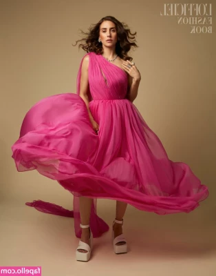 Alison Brie [ alison-brie ] - One way to make me squirt  anal and my wand  I wish I was being