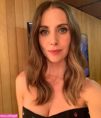Alison Brie [ alison-brie ] - If you want to see the real view leave a tip Papi