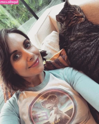 Alison Brie [ alison-brie ] - Un pequeño regalo para ustedes mis amores
