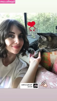 Alison Brie [ alison-brie ] - Dadddy  kiss me on my pretty lips