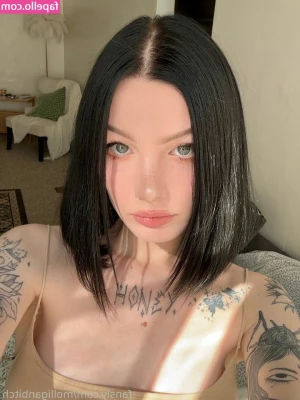 molliganbitch - Body art painting 🖼️ with my gf @taliamint ❤️wanna see more