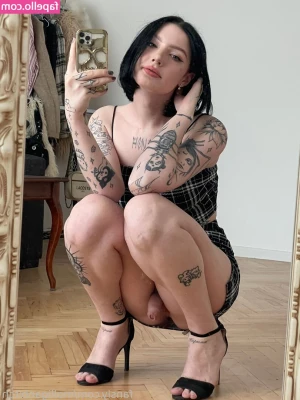 molliganbitch - white socks in ur face