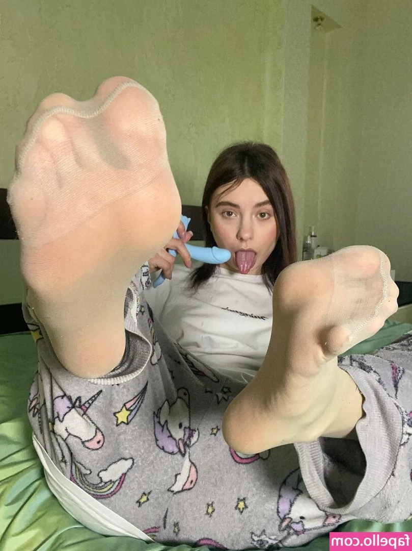 elisfeet - Trying to raise money after being hit with hurricane Ian here in