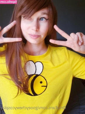 gooeychewycosplay - Taking a walk and playing with my girl cock! Wish you were here with