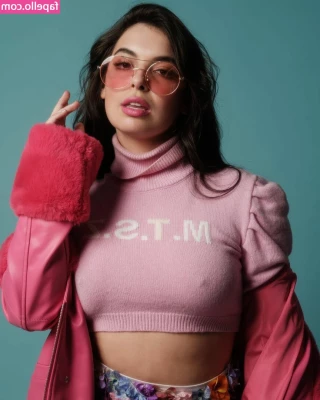 Isabella Gomez [ isabella-gomez ] - Oops - this hole is hungry for something big 😈🤤