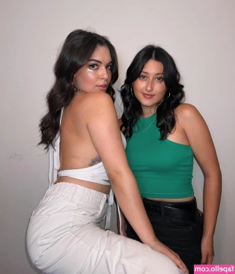 Isabella Gomez [ isabella-gomez ] - I love when the sunbeams dance on my skin