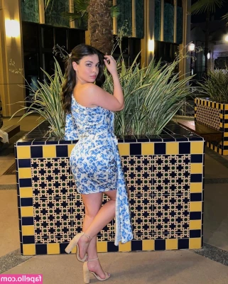 Isabella Gomez [ isabella-gomez ] - Hi  Today is a beautiful and hot summer day    Oi  Hoje está um dia