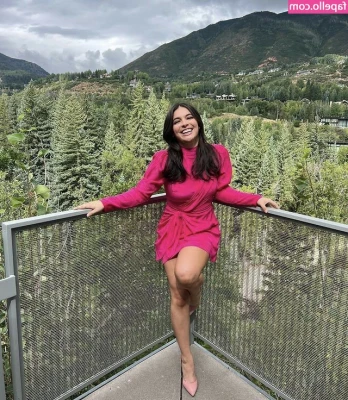 Isabella Gomez [ isabella-gomez ] - Kinda late but happy New Years everyone! Gaining a bit of weight over