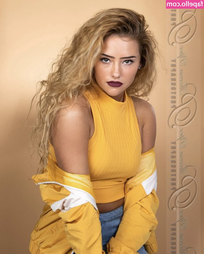 Megan Elizabeth [ megan-elizabeth ] - Busty Babe 🍦