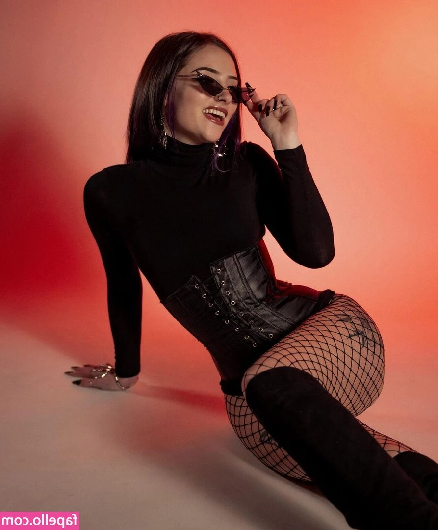 Megan Elizabeth [ megan-elizabeth ] - Will someone cum help me clean up this mess