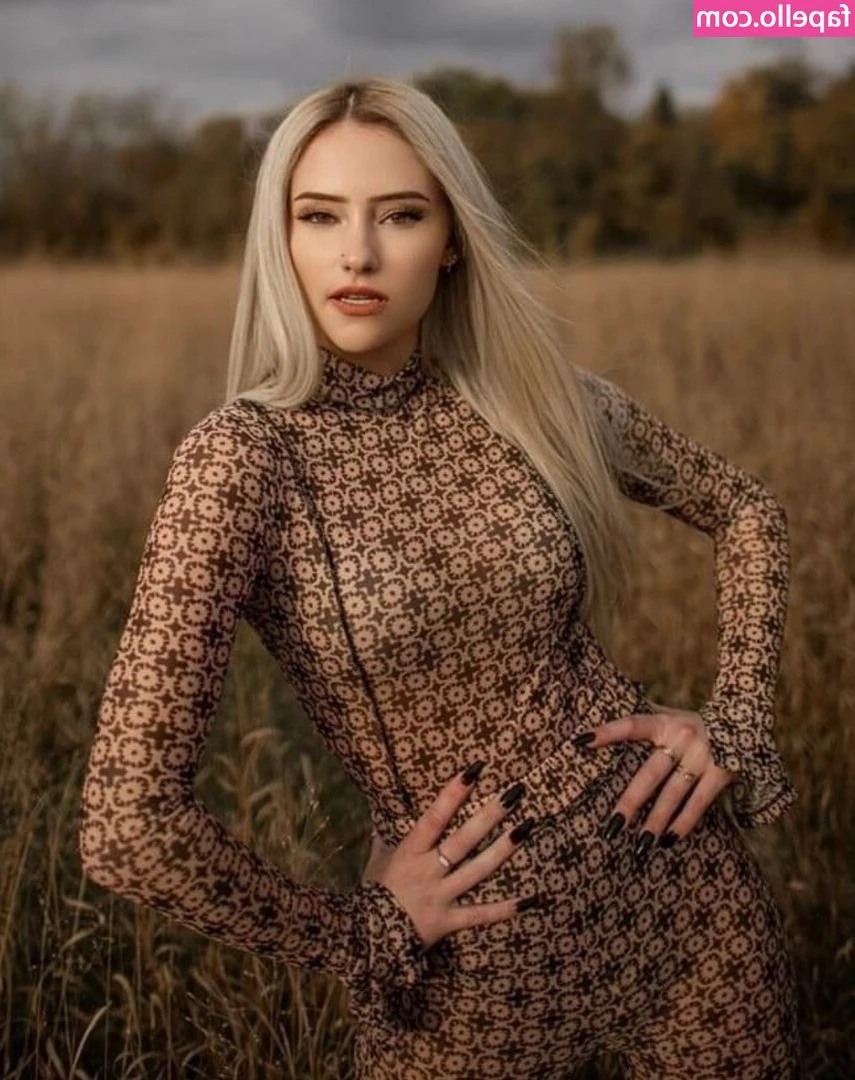 Megan Elizabeth [ megan-elizabeth ] - Love being eaten in this position 🤤