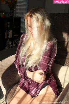 sarahshaye - I have been having the hottest dreams   Message me so we can talk