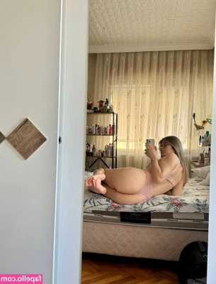 Simge Barankoğlu [ simge-barankoglu ] - When you have big natural MILF tits, this is what you go through.  