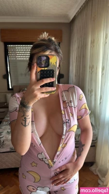Simge Barankoğlu [ simge-barankoglu ] - Came with me to de bathroom