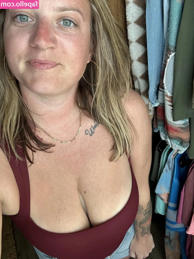 funwithfannie - My asshole and my pussy is begging to be eaten    I need to cum hard