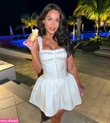 Vicky Pattison [ vicky-pattison ] - I can t help but to play when I m all clean and wet