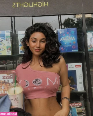 samruddhi - I do my kitchen chores bottomless  D