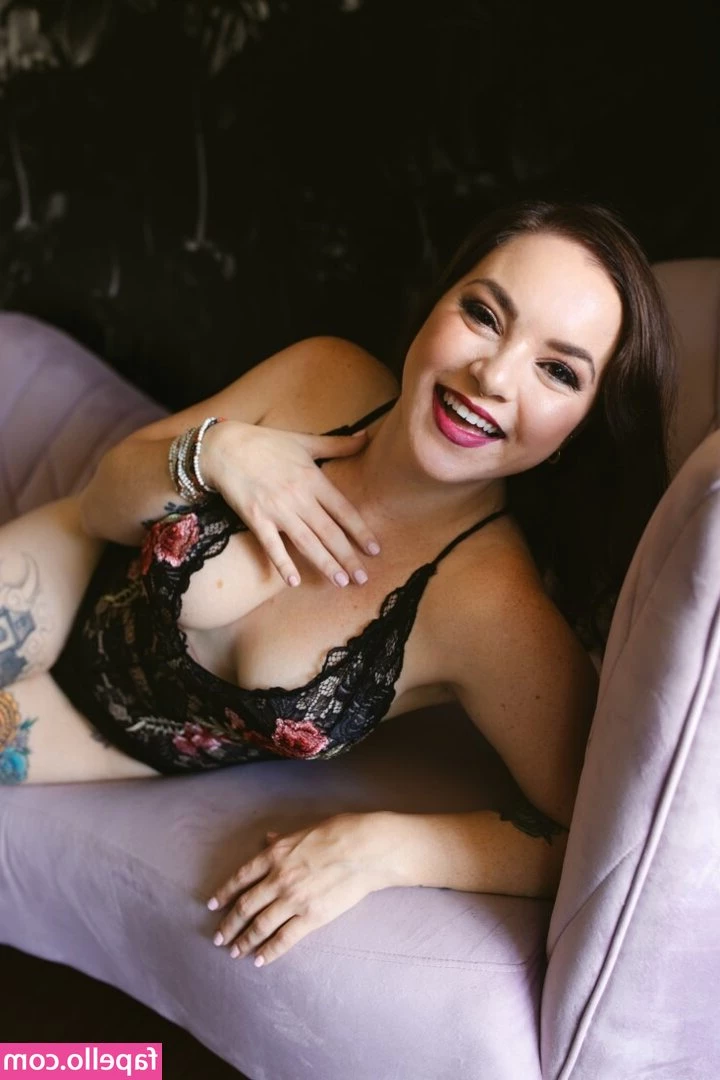 boudoiro - My first EVER public masterbation session  So many cars drove by 