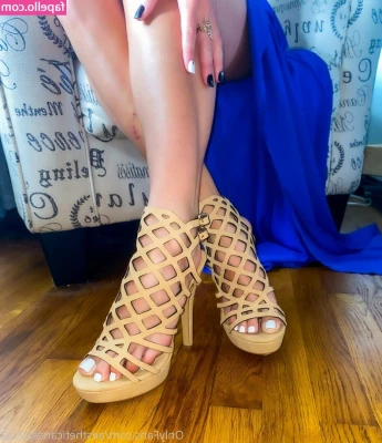 aestheticanastasia2 - Do you guys want this set on the wall feed or sent to your inbox?
