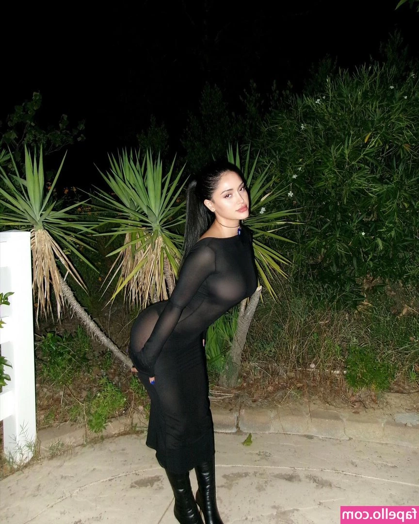 Leah Kateb [ leah-kateb ] - Shower with me