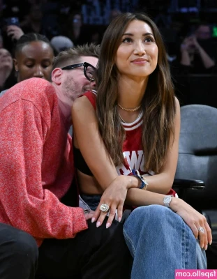 Brenda Song [ brenda-song ] - Anyone like my booty?