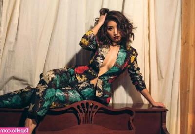 Brenda Song [ brenda-song ] - Bare toesies up close. More to come