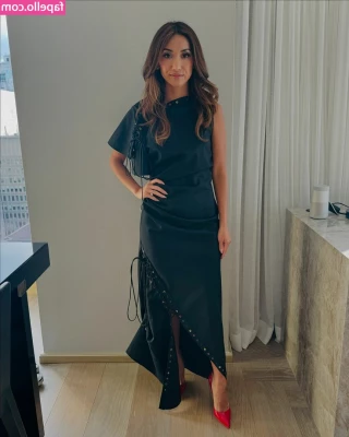 Brenda Song [ brenda-song ] - What the floor sees when I do back extensions